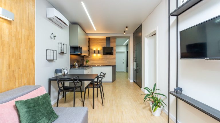 Comment optimiser la disposition de votre canapé dans un petit salon ?