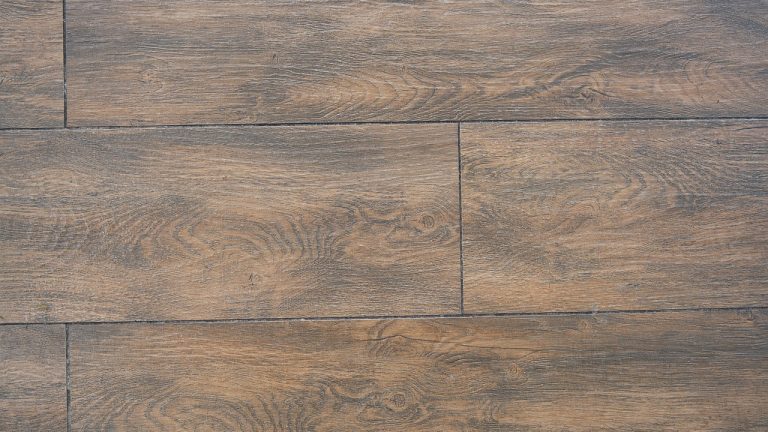 Comment vernir un parquet pour le protéger et le embellir