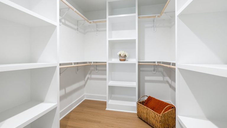 Les secrets d&rsquo;un meuble dressing sur mesure parfaitement réalisé