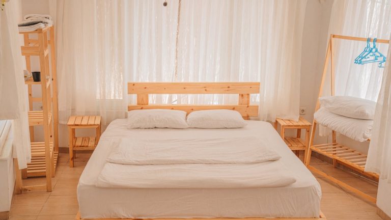 Décorez votre garçonnière avec style grâce à nos idées et conseils