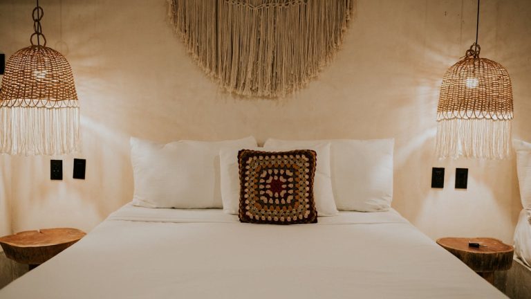 Sublimez votre intérieur avec une suspension murale macramé crème pour une décoration bohème